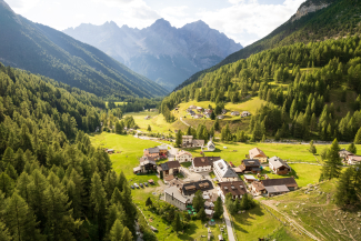 S-charl liegt sehr ruhig und abgeschieden in einem Seitental bei Scuol.