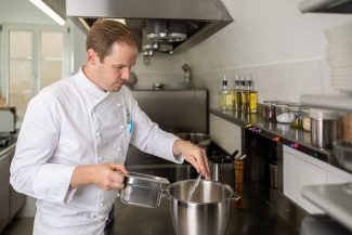 Wildgericht kochen im Crusch Alba in Guarda. Foto: Dominik Täuber Wildgericht kochen im Crusch Alba in Guarda.