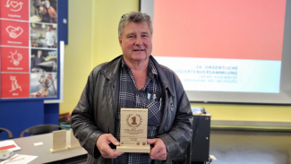 Wolfgang Bosshardt mit Preis