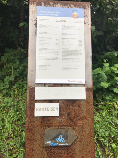 Informationstafel der Clozza-Quelle – Engadin Scuol Zernez Informationstafel der Clozza-Quelle – Engadin Scuol Zernez