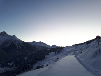 Von Tschlin im Unterengadin hinunter nach Strada. Schlittelspass pur. Von Tschlin im Unterengadin hinunter nach Strada. Schlittelspass pur.
