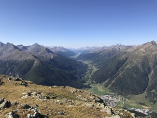 Aussicht auf der Wanderung zu den Macunseen im Unterengadin Aussicht auf der Wanderung zu den Macunseen im Unterengadin