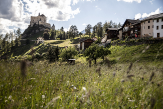 Das Schloss Tarasp gilt als Wahrzeichen des Unterengadins. Das Schloss Tarasp gilt als Wahrzeichen des Unterengadins.