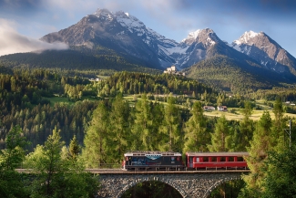 Mit der Rhätischen Bahn ins Unterengadin. Bild: Dominik Täuber. Mit der Rhätischen Bahn ins Unterengadin. Bild: Dominik Täuber.