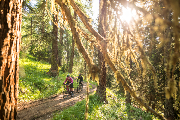 Gravel & Road auf der Runda Sinestra im Engadin Gravel & Road auf der Runda Sinestra im Engadin