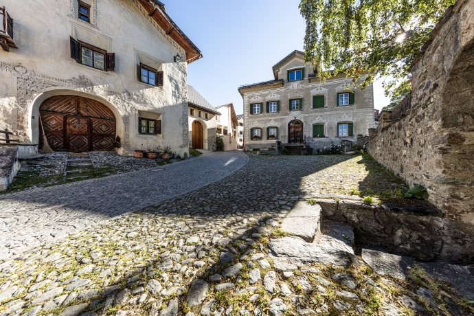 Der Dorfkern von Guarda im Unterengadin mit seinen Sgraffiti