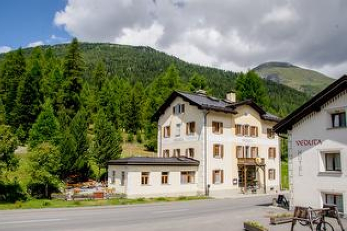 Hotel Veduta in Cinous-chel. Hotel Veduta in Cinous-chel.