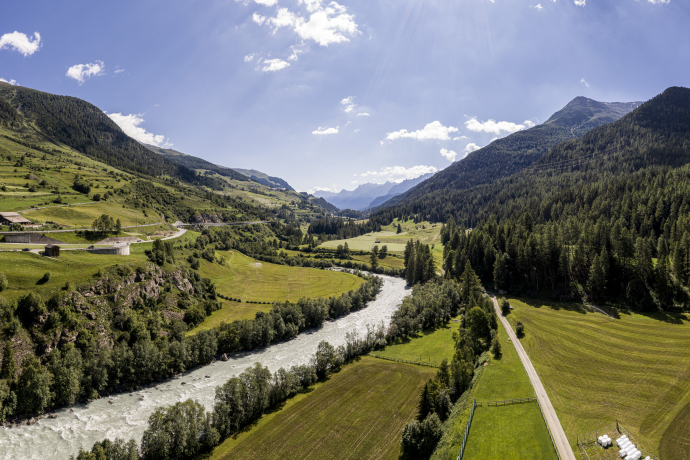 Das Tal Engadin in Graubünden im Sommer