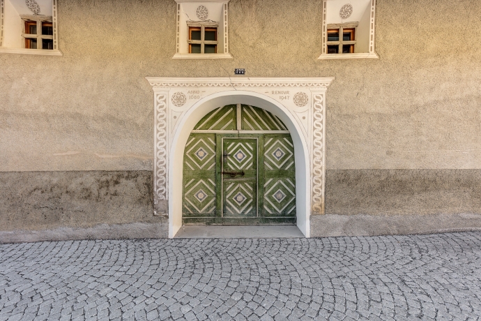 Im Dorf Vnà im Unterengadin