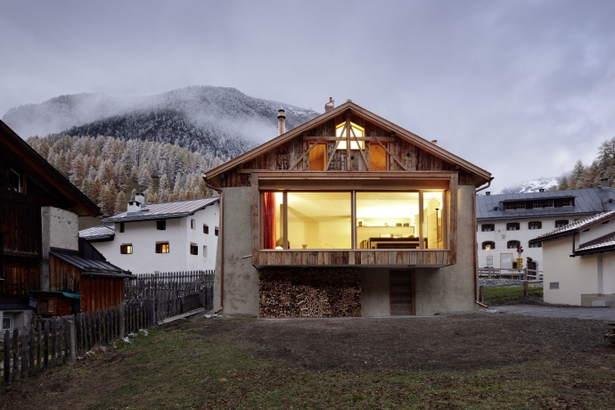 Wohnhaus Albergo Aussen. Wohnhaus Albergo Aussen.