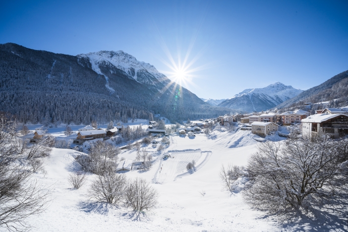 Gemütlich geht es dem Inn entlang bis ins Dorf Lavin. Gemütlich geht es dem Inn entlang bis ins Dorf Lavin.