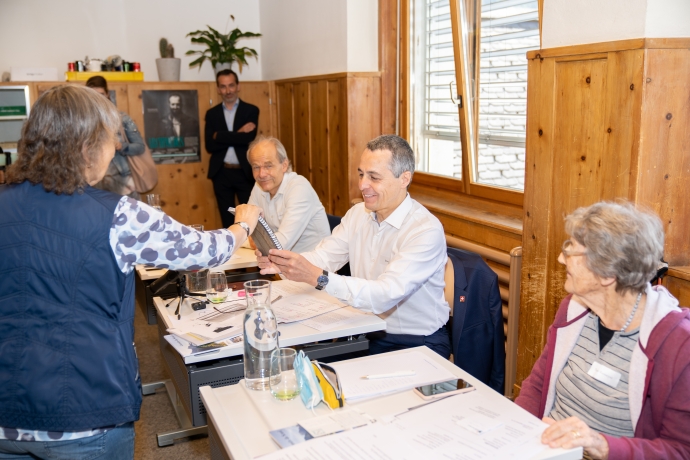 Bundesrat Ignazio Cassis im Romanischkurs in Scuol