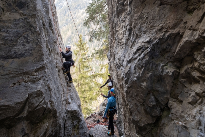 Klettern im Klettergarten Ardez – © Claudio Daguati, Scuol Klettern im Klettergarten Ardez – © Claudio Daguati, Scuol
