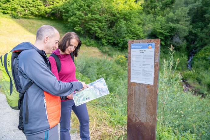 Unterwegs auf den Mineralwasserwegen Scuol – Ferienregion Engadin Scuol Zernez – Dominik Täuber