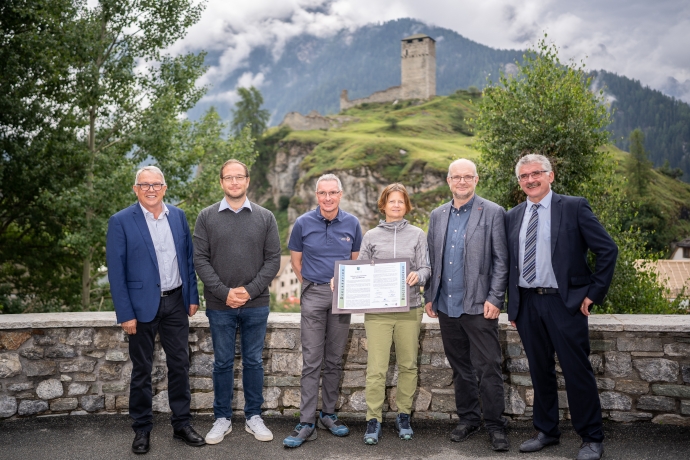 Nun sind sie offiziell aufgenommen und von der Initiative Bergsteigerdörfer mit den beteiligten Alpenclubs als das zweite Bergsteigerdorf der Schweiz anerkannt worden: Die Engadiner Dörfer Lavin, Guarda und Ardez.