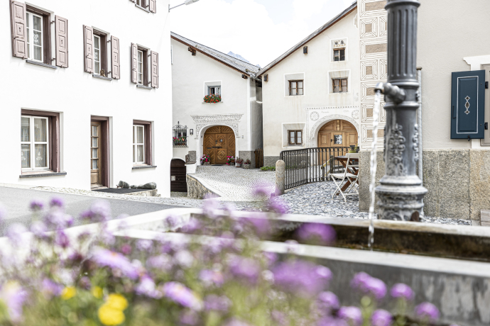 Dorfkern von Ftan mit Sgraffiti im Engadin Dorfkern von Ftan mit Sgraffiti im Engadin