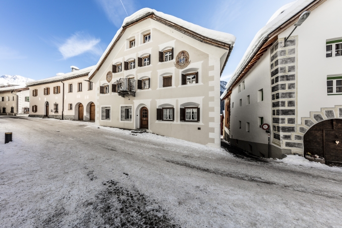 Engadinerdorf Scuol im Winter