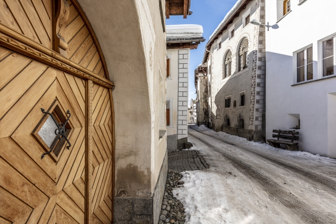 Engadinerdorf Scuol im Winter