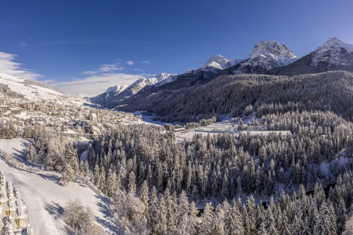 Engadinerdorf Scuol im Winter