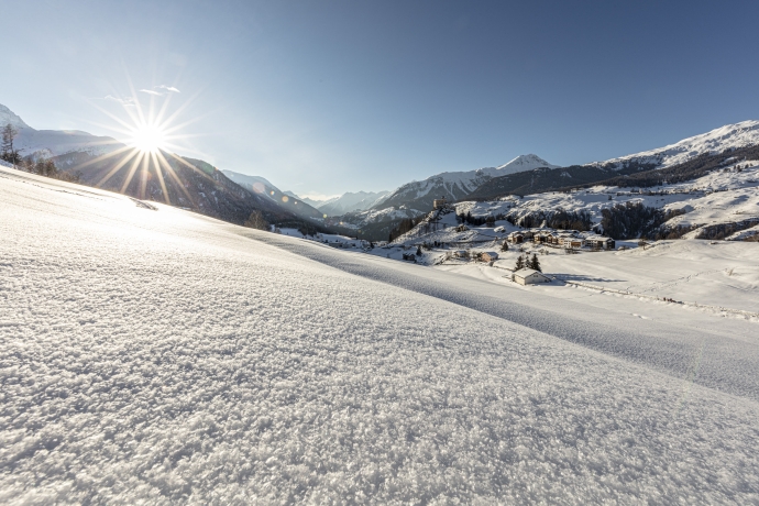 Engadinerdorf Tarasp im Winter