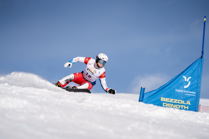 Julie Zogg beim FIS Snowboad Weltcup 2022.