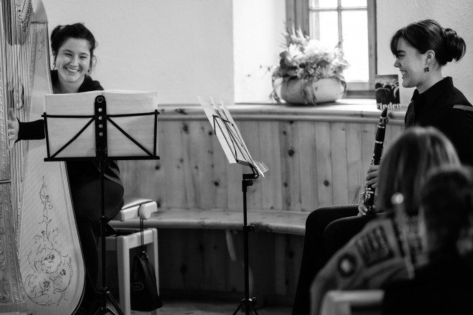 Musikerinnen in der Bergkirche S-charl, Piz Amalia Music Festival 2022 Musikerinnen in der Bergkirche S-charl, Piz Amalia Music Festival 2022