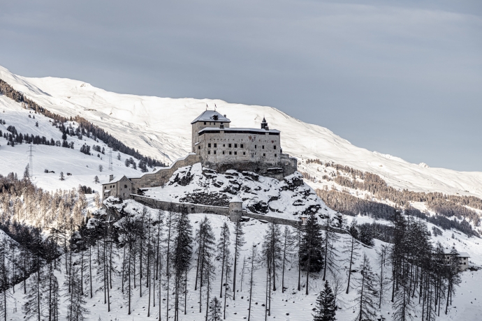 Schloss Tarasp im Winter