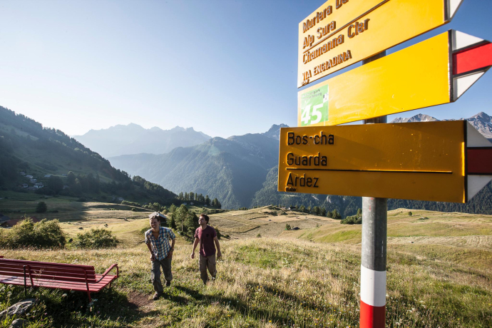 Wandern_Bergsteigerdorf_Lavin_Guarda_Ardez @Andrea-Badrutt