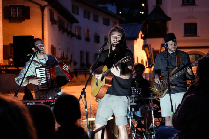 Konzert im Café Ajüz