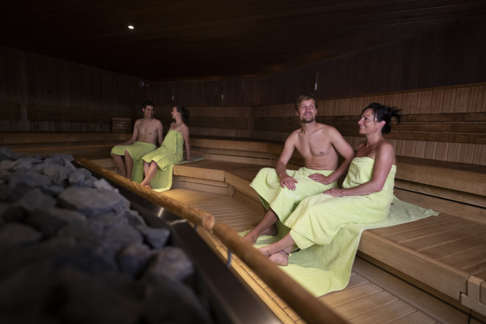 Saunalandschaft und Ruheräume im Bogn Engiadina Scuol