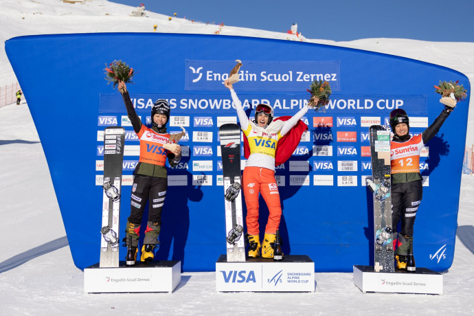 Podest Damen am Snowboard Weltcup in Scuol