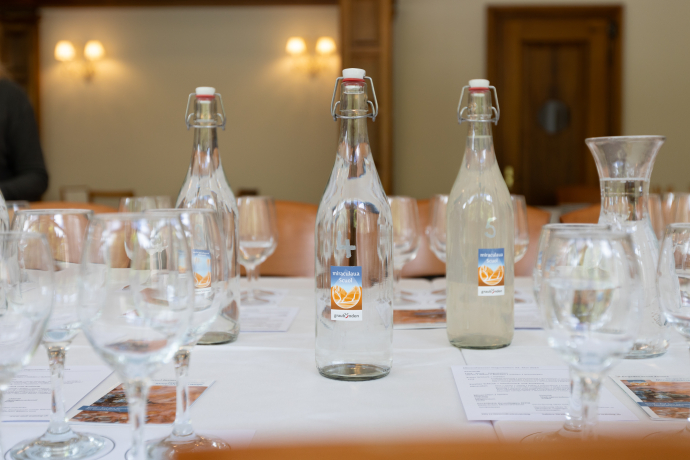 Mineralwasser-Degustation, Wasser-Sommelière Sabina Streiter