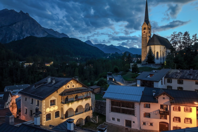 Scuol in der Nacht
