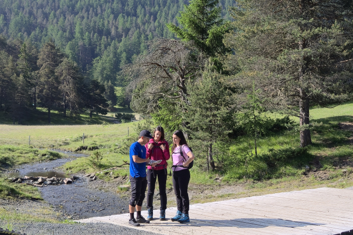 Ferdinand und Wanderinnen