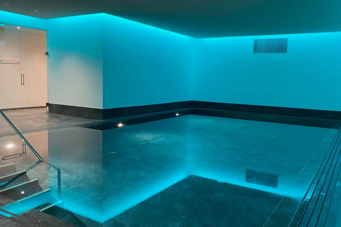 Hallenbad im Hotel Helvetia Müstair