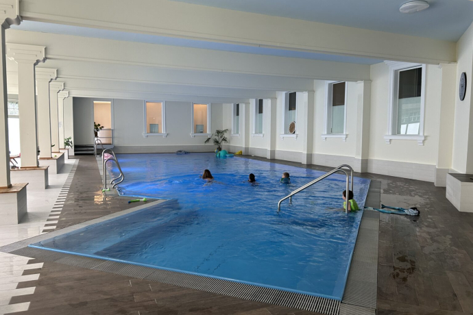 Schwimmbecken im Hotel Scuol Palace 