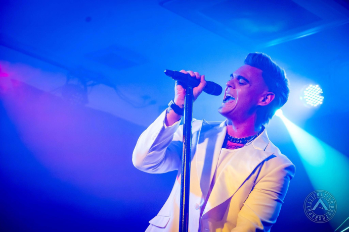 Robbie Williams Show by Dan Budd Scuol 