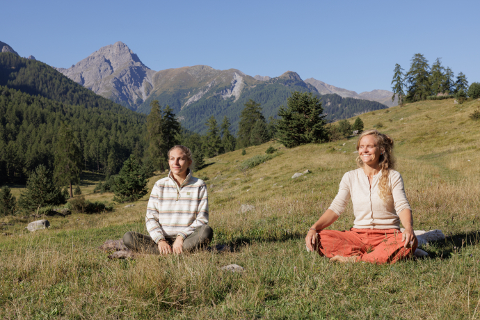 Sonnenaufgangsyoga: Gesundheitswälder im Engadin, Lai Nair