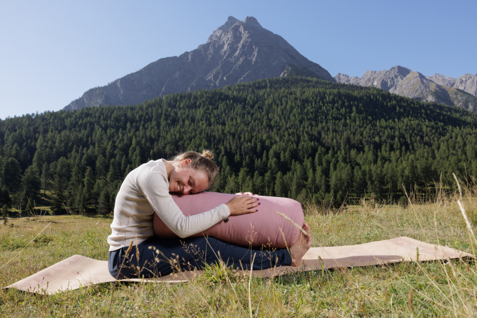 Sonnenaufgangsyoga, Gesundheitswälder Unterengadin, © Dominik Täuber