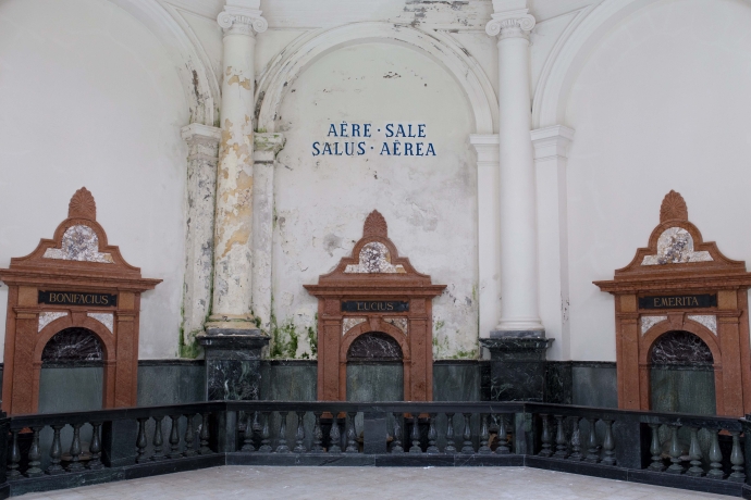 Altarraum der Büvetta Tarasp - Trinkhalle in Nairs, Engadin Scuol Zernez Altarraum der Büvetta Tarasp - Trinkhalle in Nairs, Engadin Scuol Zernez