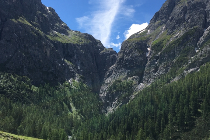 Anblick der Uinaschlucht von der Alp Uina Dadaint im Unterengadin Anblick der Uinaschlucht von der Alp Uina Dadaint im Unterengadin