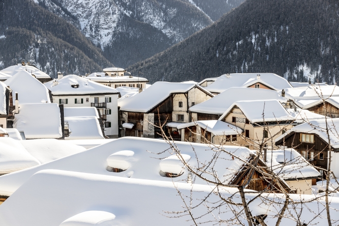 Dorf Sent, Unterengadin, im Winter Dorf Sent, Unterengadin, im Winter
