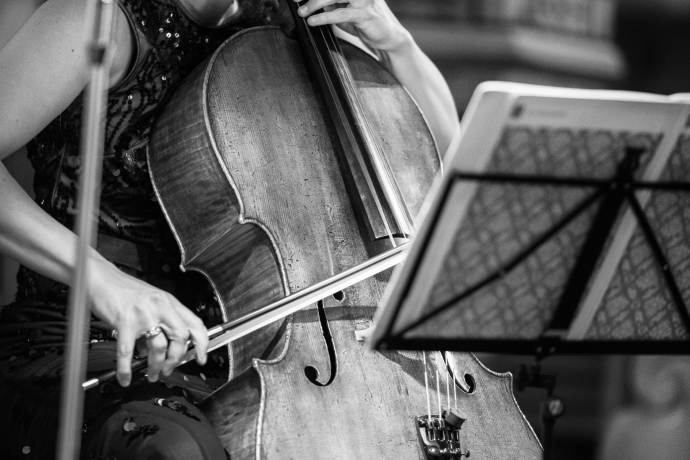 Maja Weber, Violoncello. Maja Weber, Violoncello.