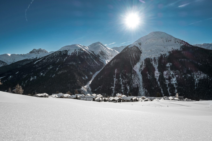 Der Schellen-Ursli-Weg im Winter. Ein Erlebnis für die ganze Familie. Der Schellen-Ursli-Weg im Winter. Ein Erlebnis für die ganze Familie.