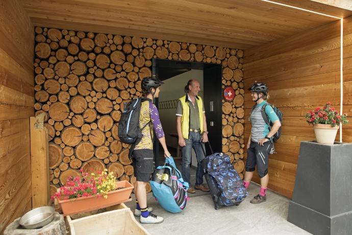 Übernachtung im Bike-Hotel Al Rom in Tschierv Übernachtung im Bike-Hotel Al Rom in Tschierv