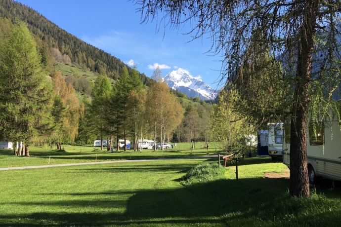 Campingplatz Zeltplatz in Zernez, dem Tor zum Schweizer Nationalpark gelegen