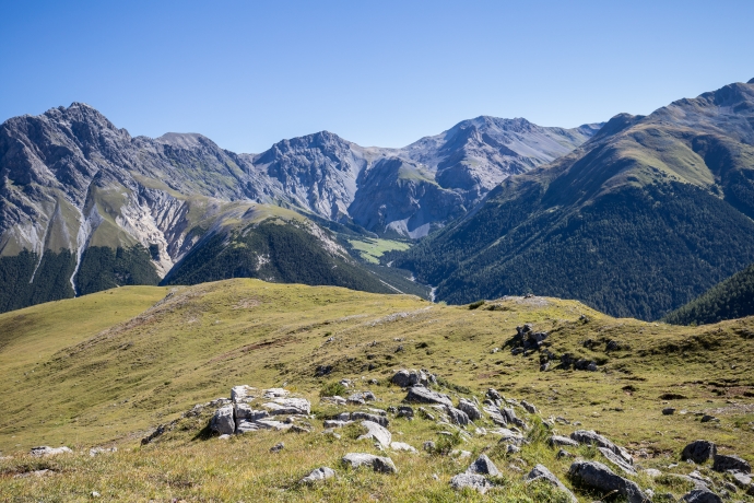 Aussicht vom Mot Tavrü in der Ferienregion Engadin Scuol Zernez Aussicht vom Mot Tavrü in der Ferienregion Engadin Scuol Zernez