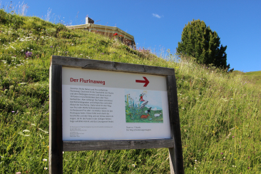 Wandern auf dem Flurinaweg im Unterengadin