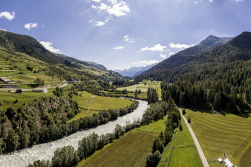 Das Tal Engadin in Graubünden im Sommer