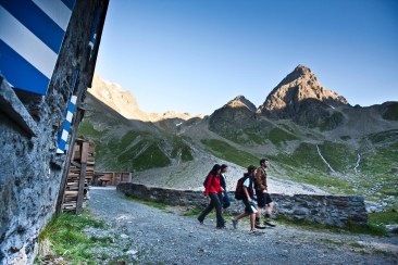 Vorbei an der Chamanna Tuoi